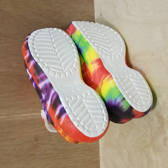 Crocs Tye dye Clogs Women's size 6 - Picture 7 of 10